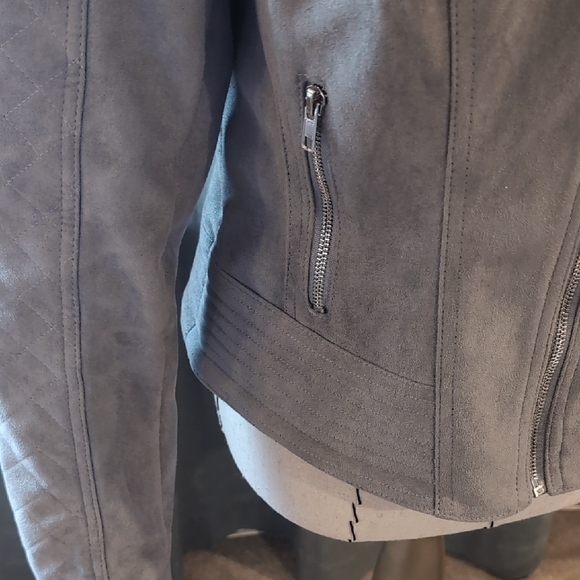 BB Dakota Gray Moto Jacket with Suede Texture and Fitted Silhouette - Picture 7 of 7